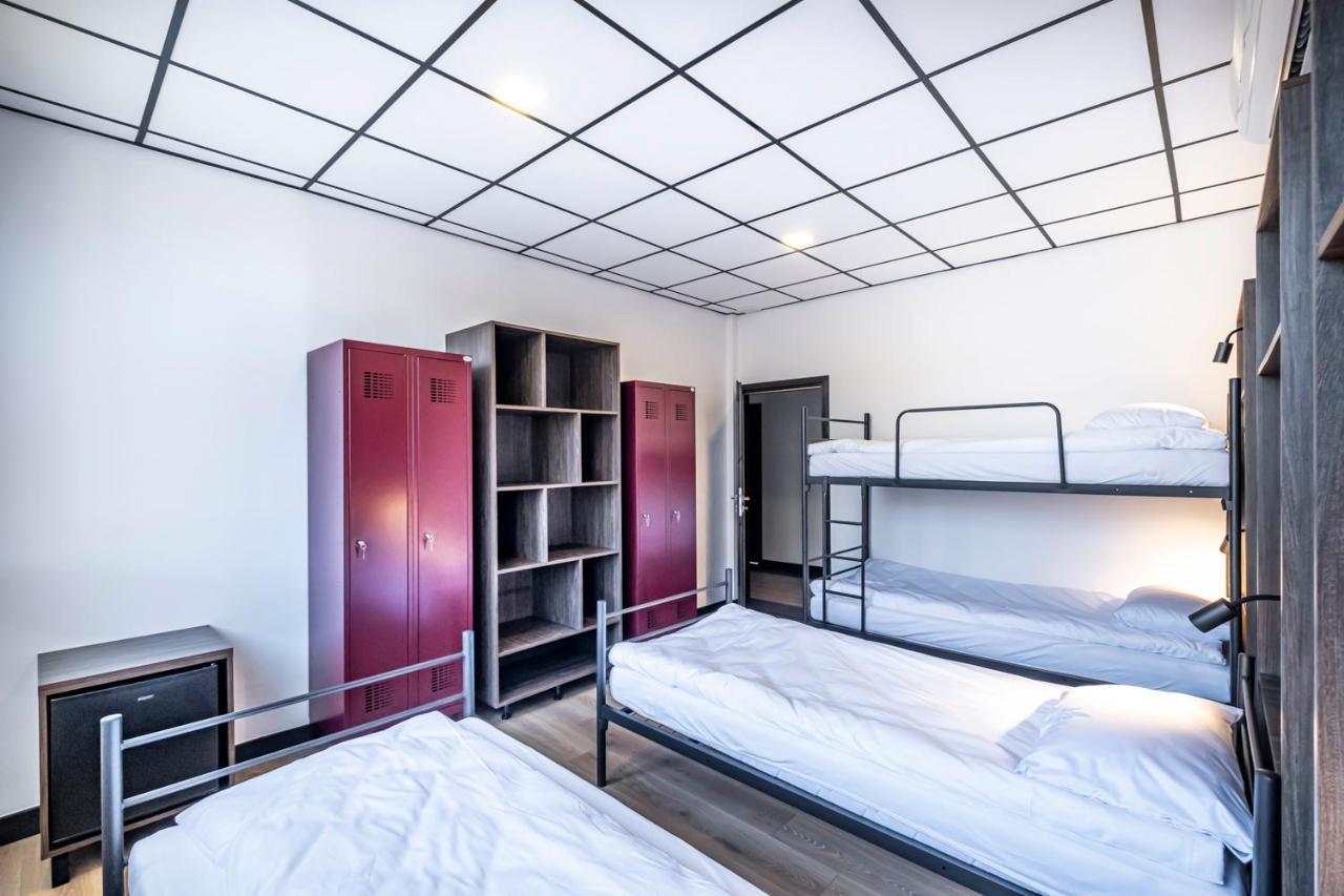 Vola Hostel ワルシャワ エクステリア 写真