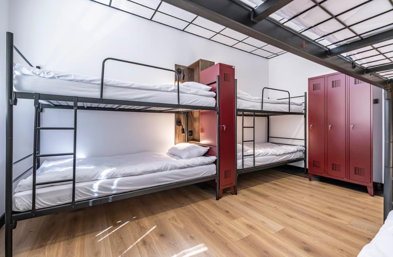 Vola Hostel ワルシャワ エクステリア 写真