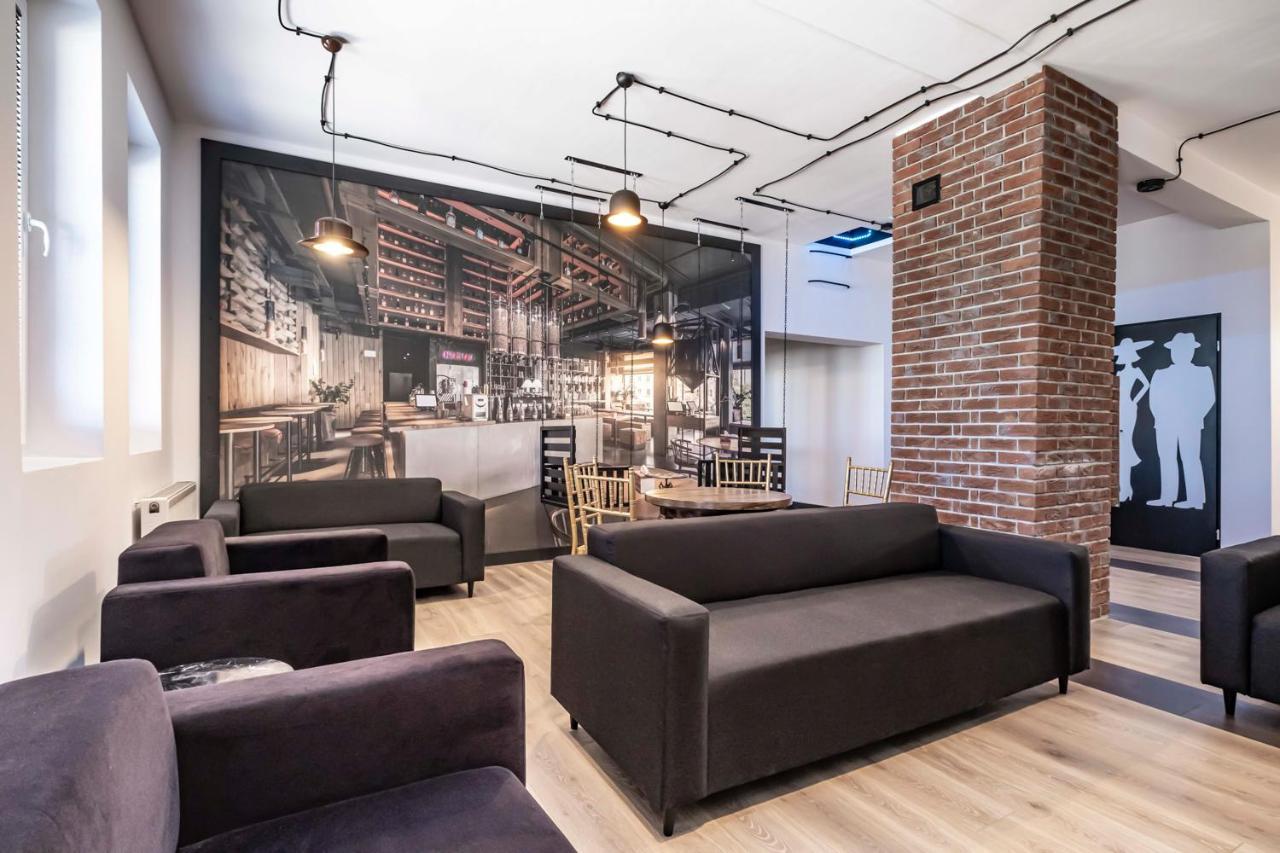 Vola Hostel ワルシャワ エクステリア 写真