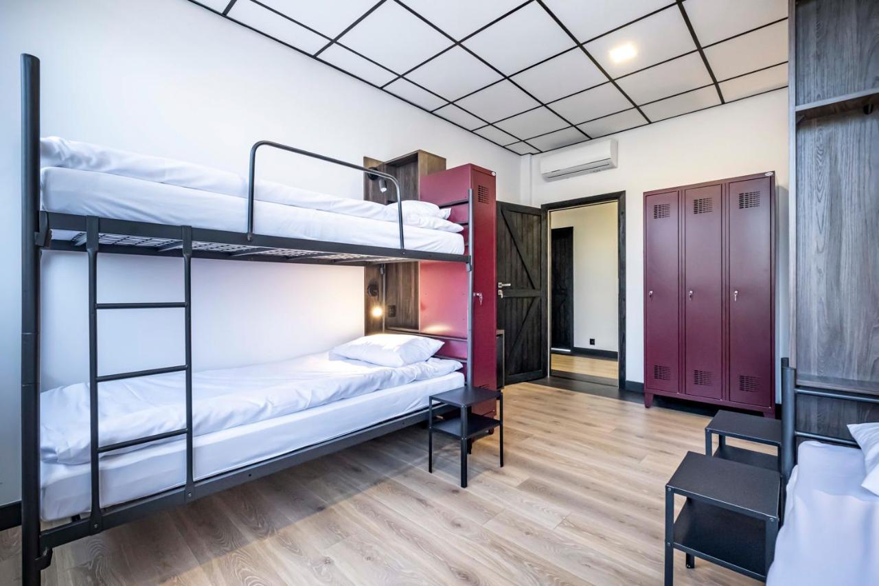 Vola Hostel ワルシャワ エクステリア 写真