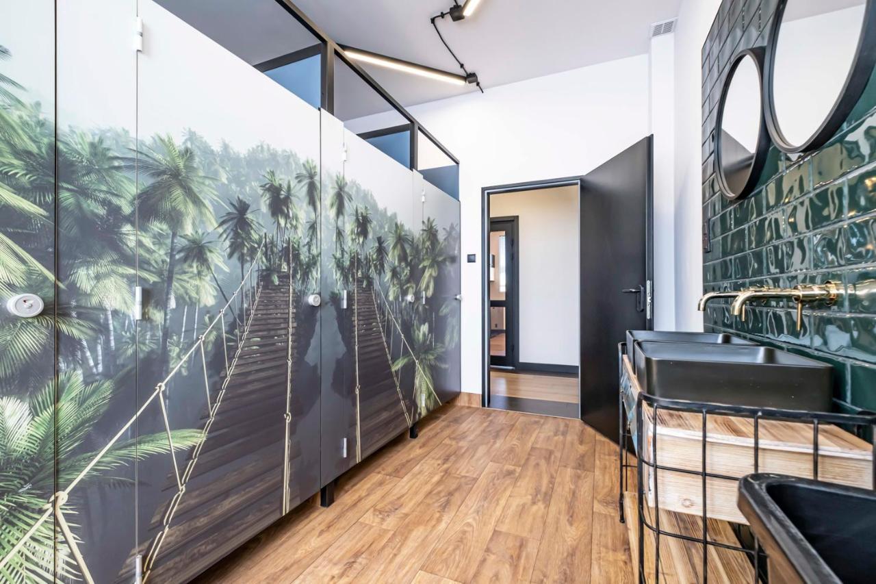 Vola Hostel ワルシャワ エクステリア 写真