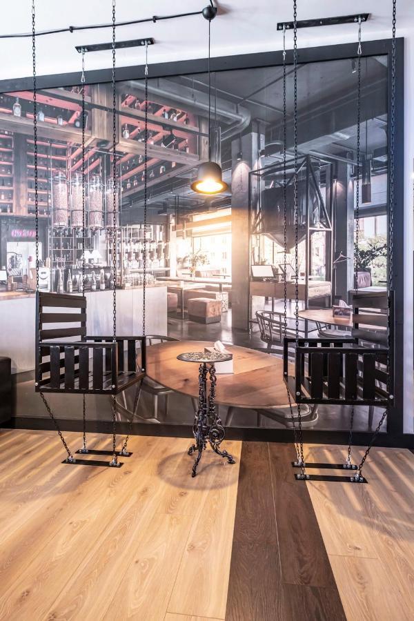 Vola Hostel ワルシャワ エクステリア 写真