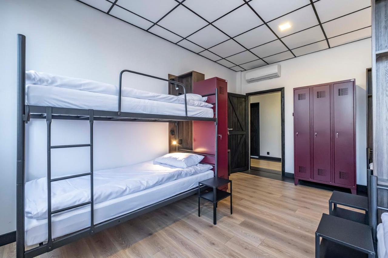 Vola Hostel ワルシャワ エクステリア 写真